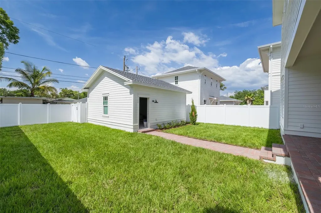 465 47th Avenue N St Petersburg FL 33703