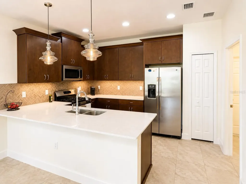 6118 Voyagers Place Apollo Beach FL 33572