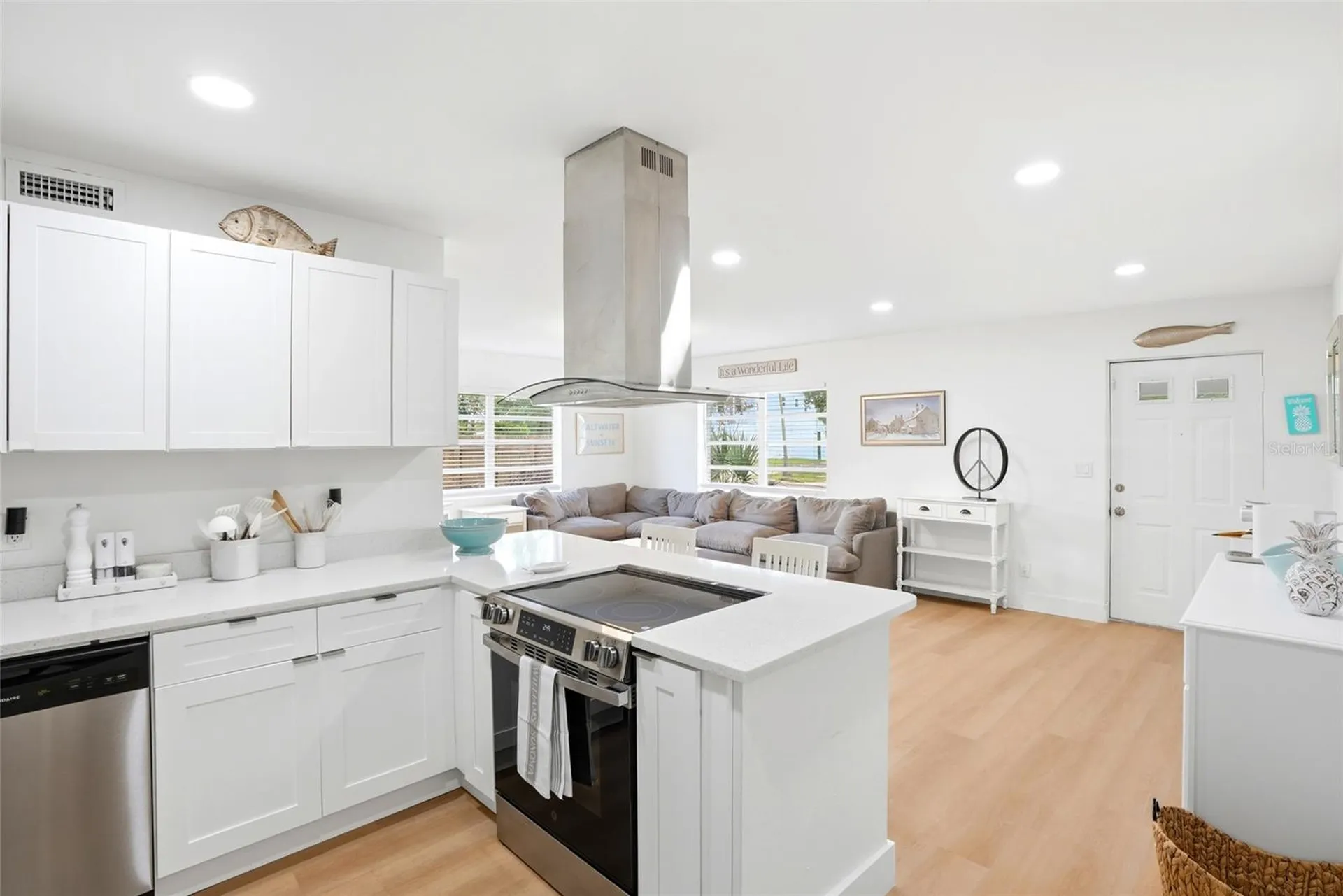 4027 Huntington Street NE St Petersburg FL 33703
