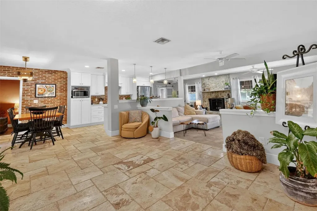 414 W 12th Avenue Mount Dora FL 32757