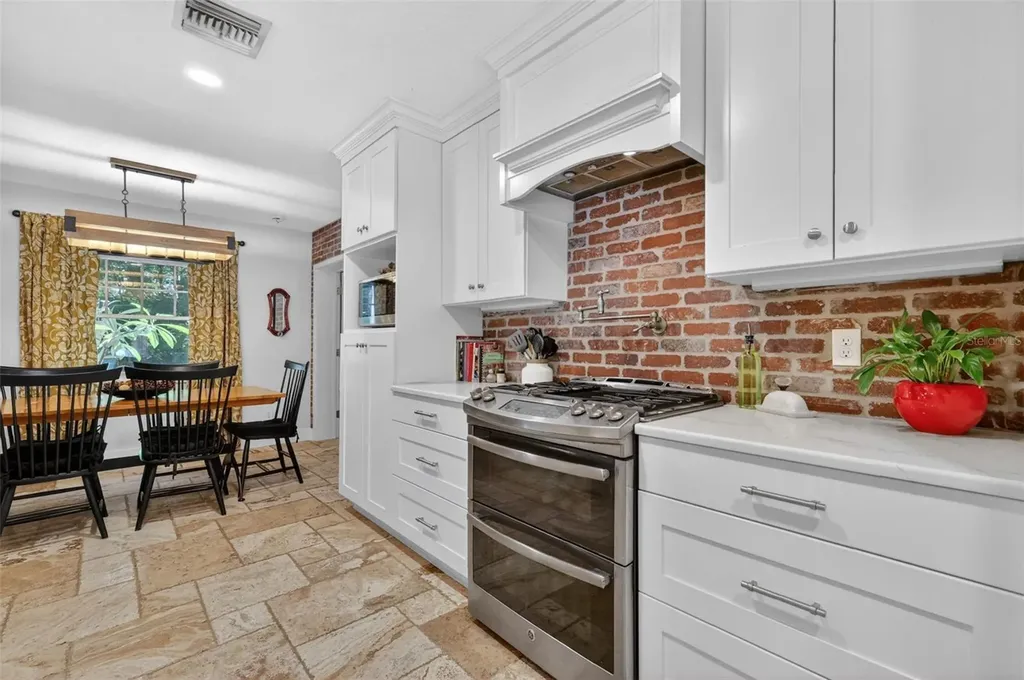 414 W 12th Avenue Mount Dora FL 32757