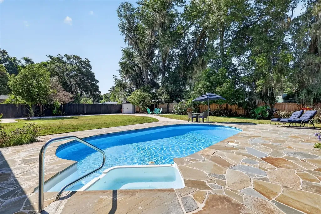 414 W 12th Avenue Mount Dora FL 32757