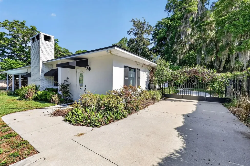 414 W 12th Avenue Mount Dora FL 32757