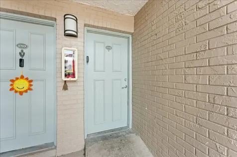 7210 N Manhattan Avenue Tampa FL 33614
