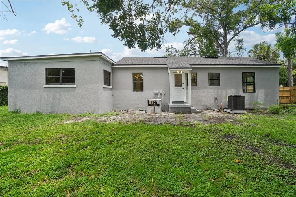 3710 W Griflow Street Tampa FL 33629