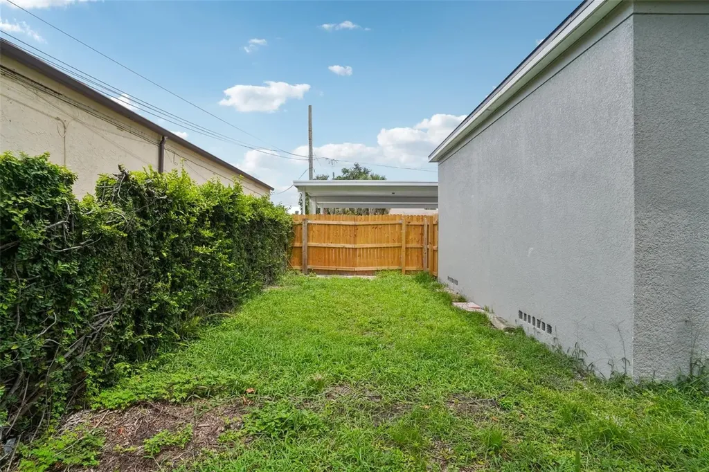 3710 W Griflow Street Tampa FL 33629