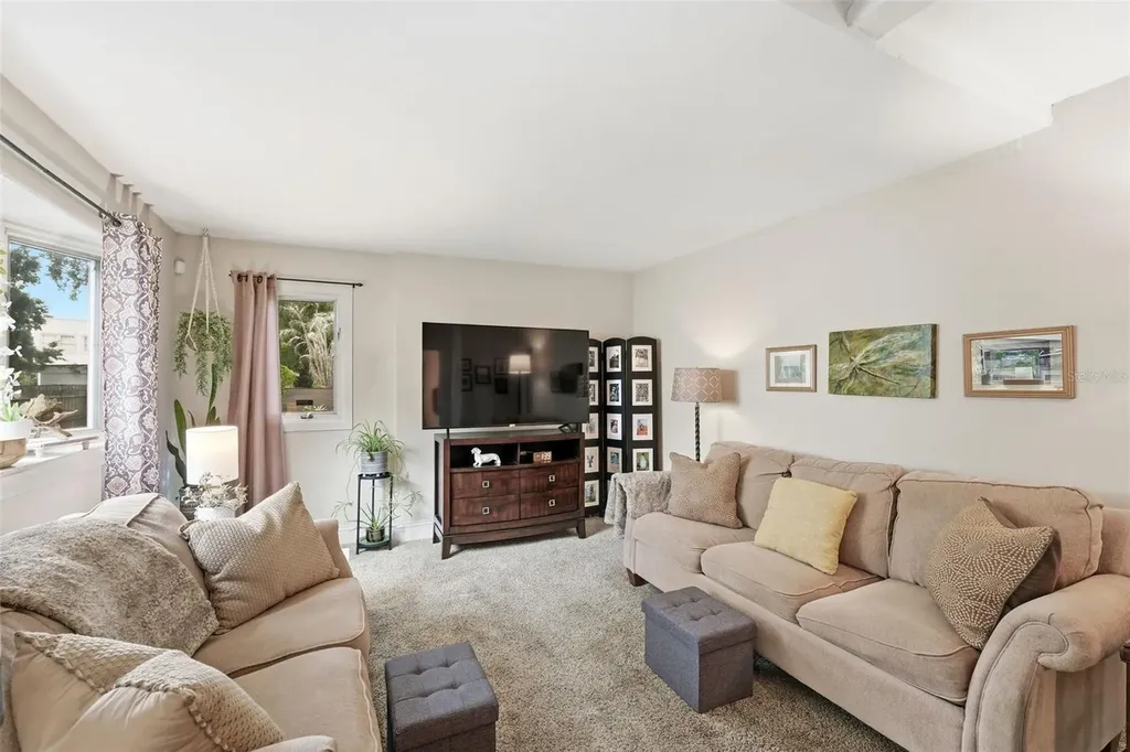 1642 Hillcrest Street Orlando FL 32803