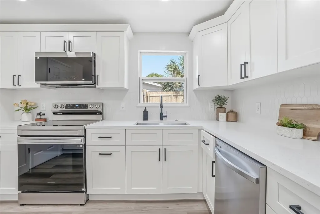1004 Idlebriar Way Tarpon Springs FL 34689