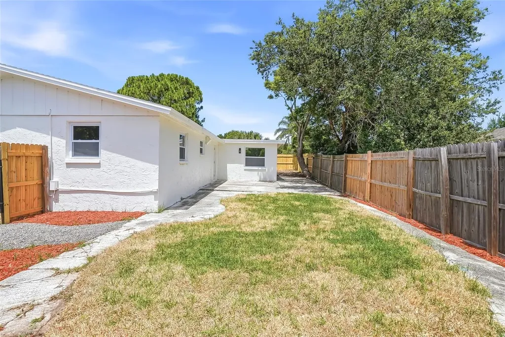 1004 Idlebriar Way Tarpon Springs FL 34689