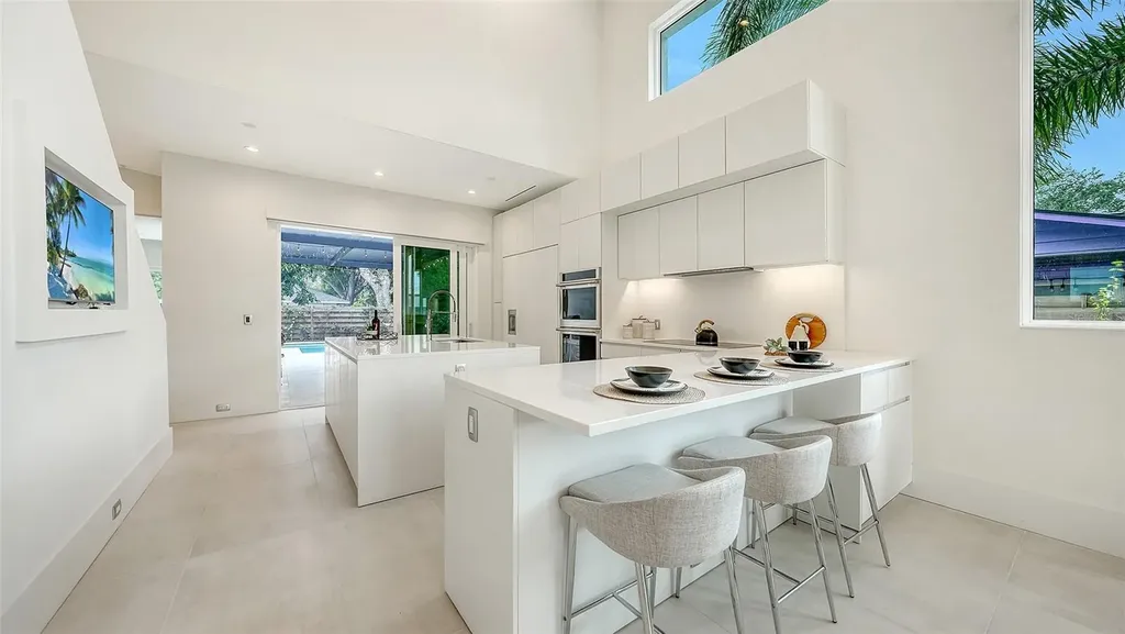 2138 Hawthorne Street Sarasota FL 34239