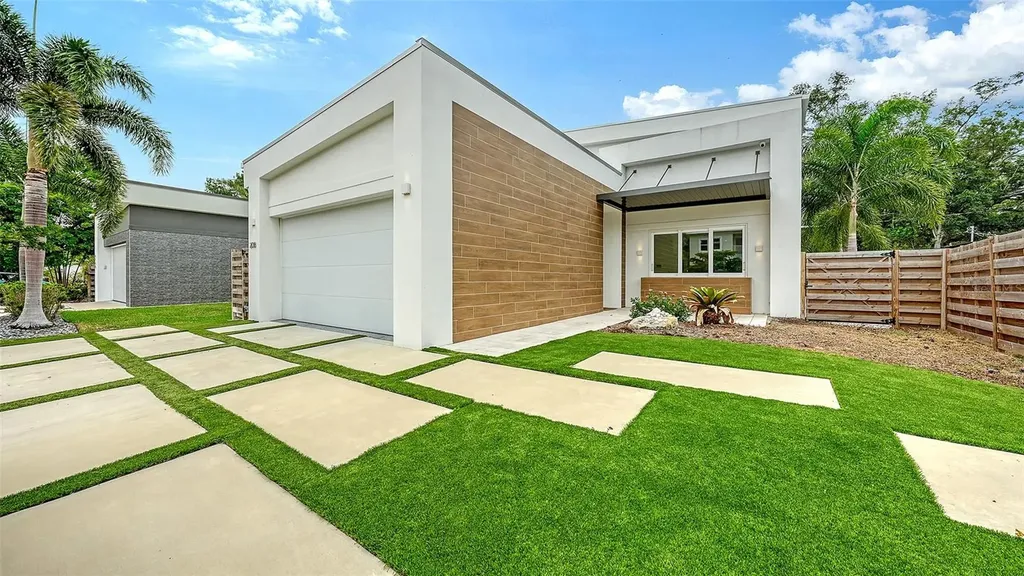 2138 Hawthorne Street Sarasota FL 34239