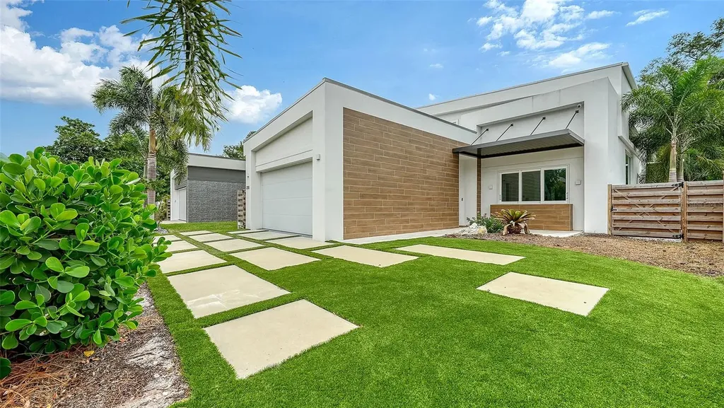 2138 Hawthorne Street Sarasota FL 34239