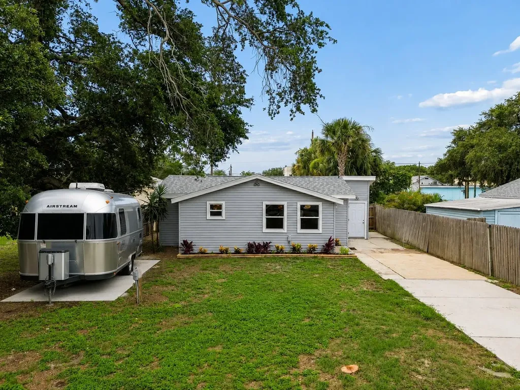 205 2nd Avenue NW Largo FL 33770