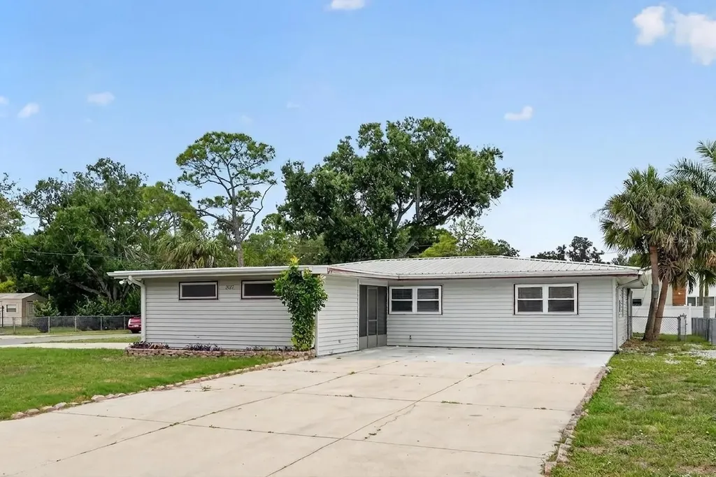 2505 Wood Street Sarasota FL 34237