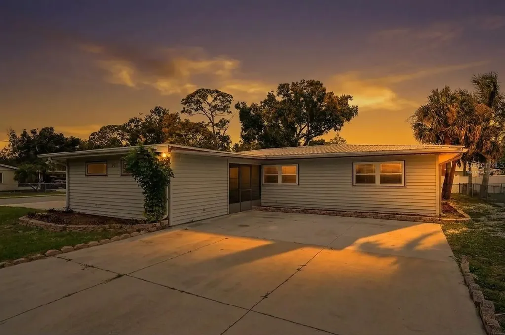 2505 Wood Street Sarasota FL 34237