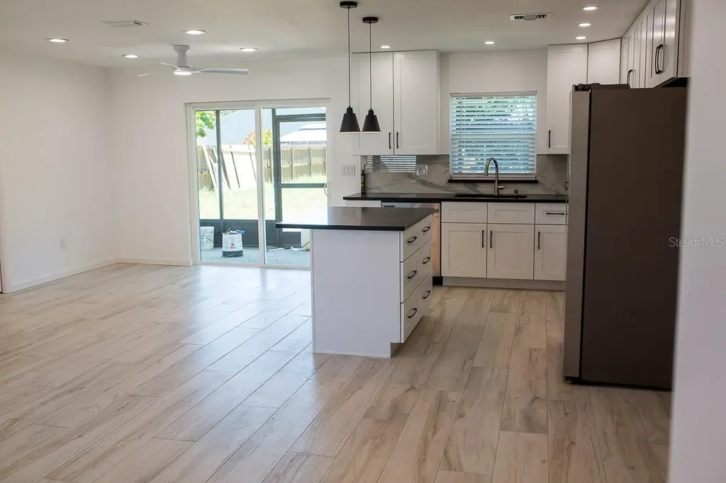1851 Oak Street Clearwater FL 33760