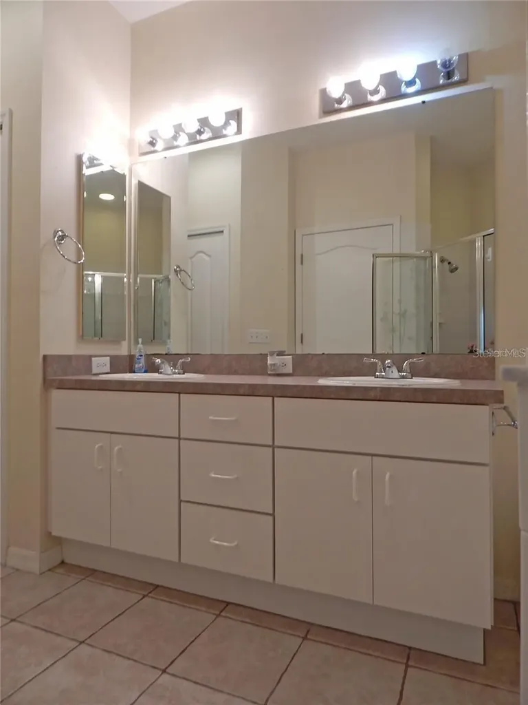 5925 Sandhill Ridge Drive Lithia FL 33547