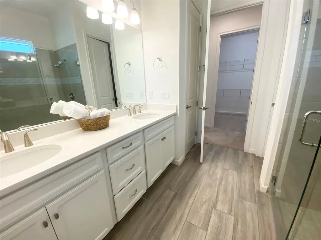 724 Winterside Drive Apollo Beach FL 33572