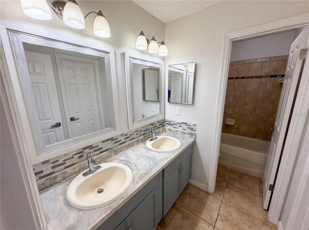 1602 Little Falls Circle Orlando FL 32807