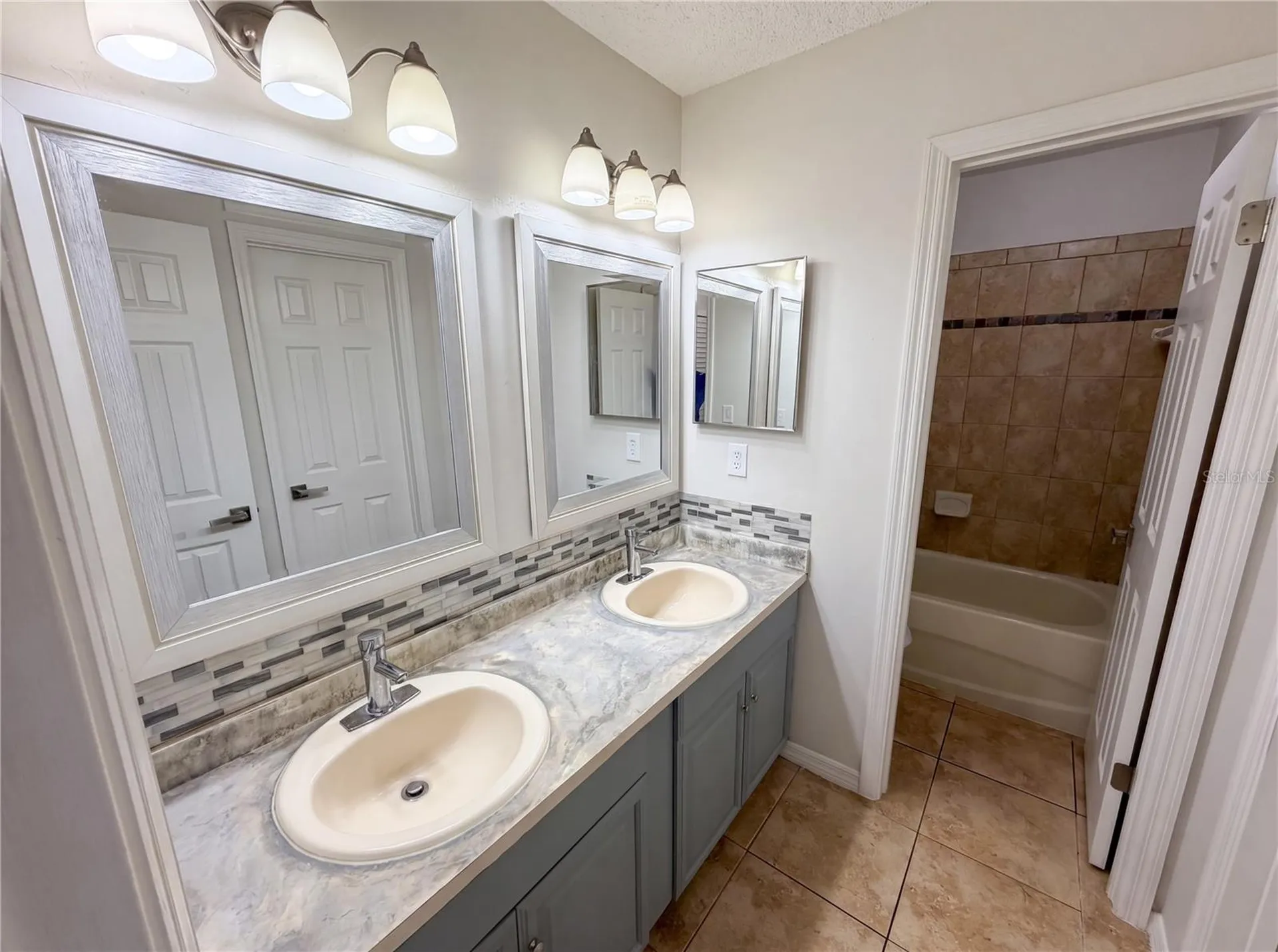 1602 Little Falls Circle Orlando FL 32807