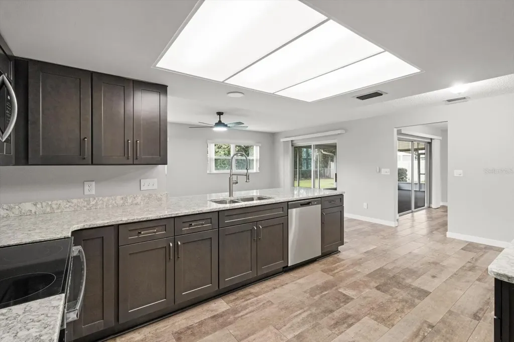 512 Paradise Point Crystal River FL 34429