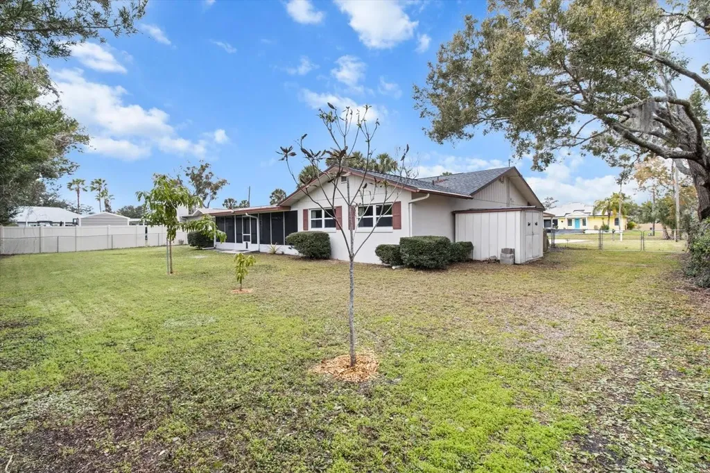 512 Paradise Point Crystal River FL 34429