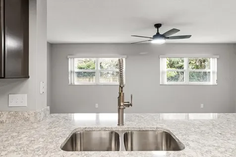 512 Paradise Point Crystal River FL 34429