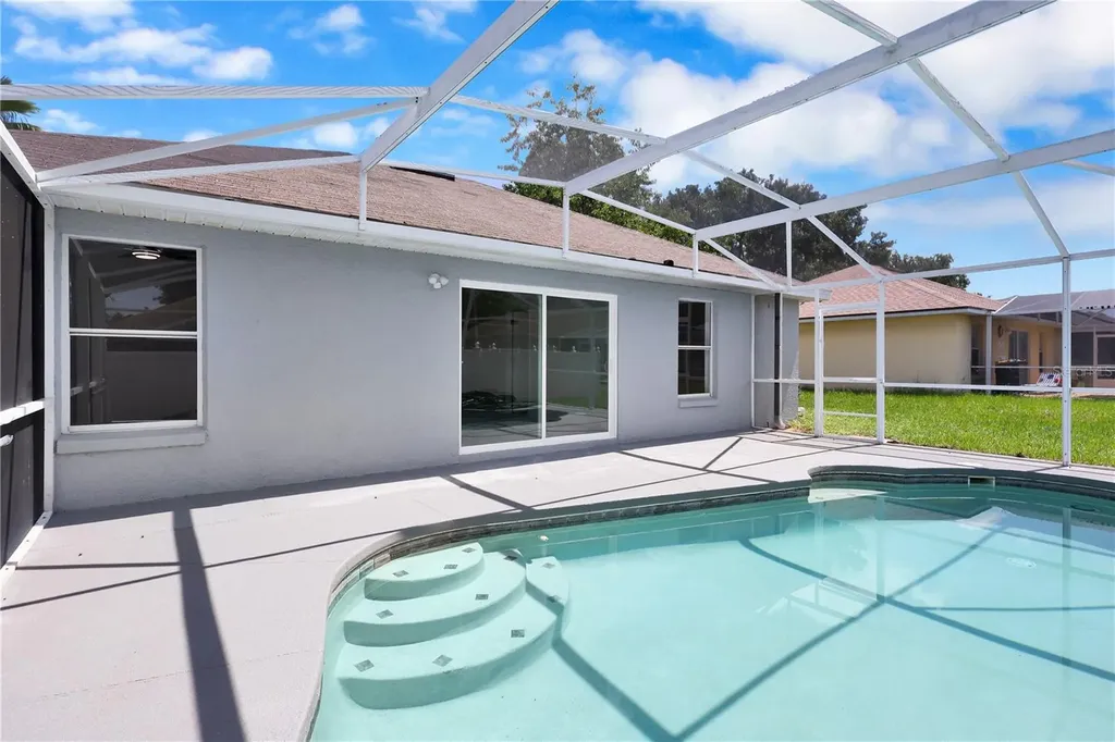 318 Walpole Loop Davenport FL 33897