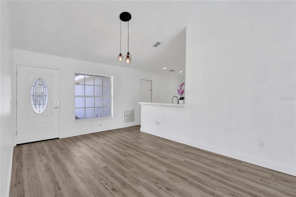 318 Walpole Loop Davenport FL 33897