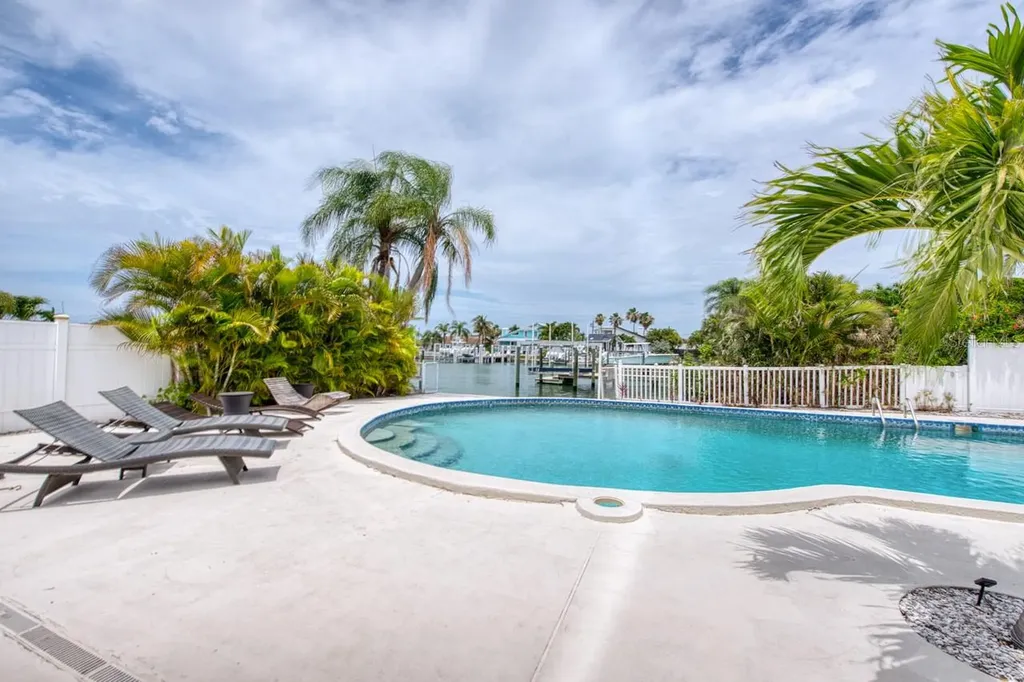12125 6th Street E Treasure Island FL 33706