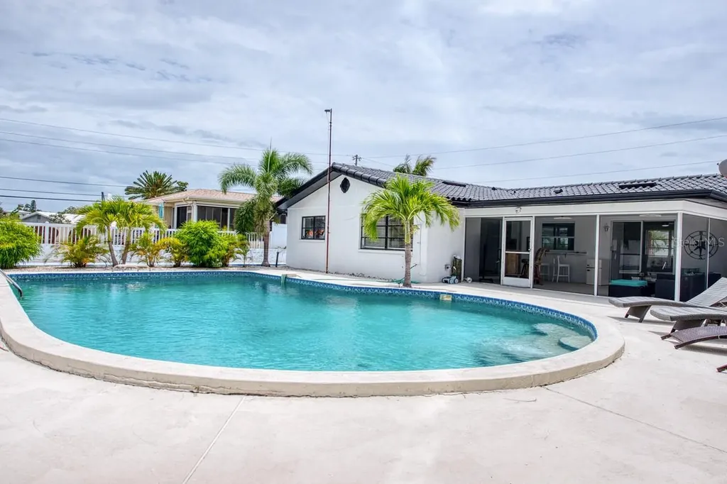 12125 6th Street E Treasure Island FL 33706