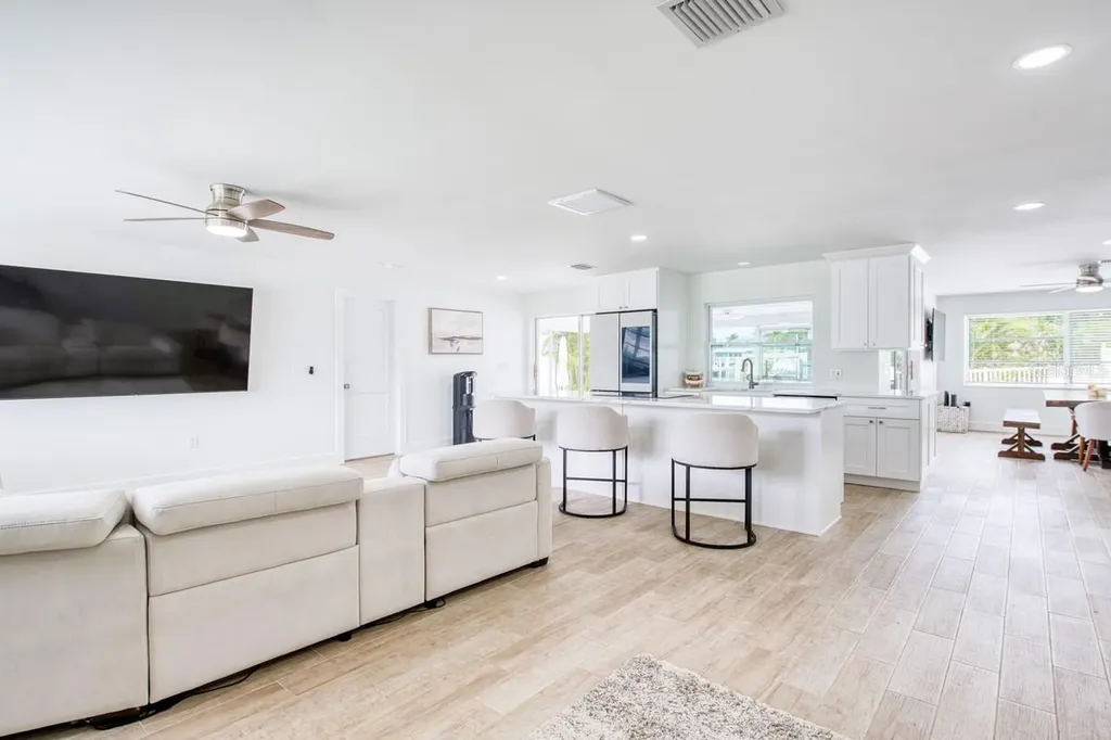 12125 6th Street E Treasure Island FL 33706