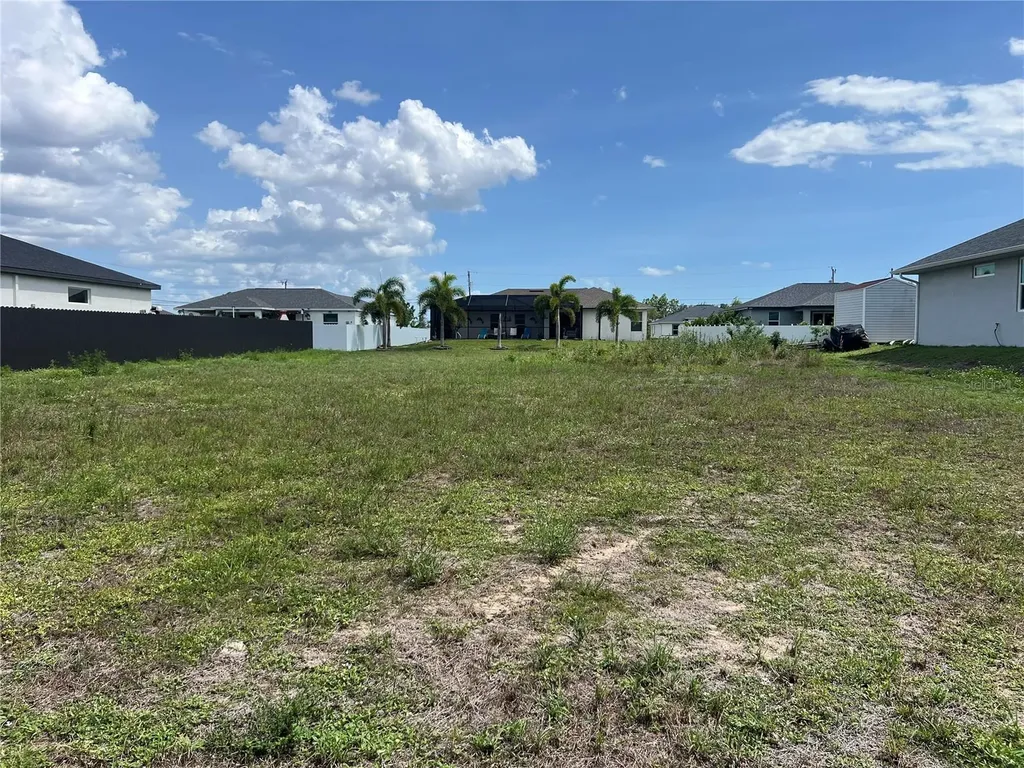 406 Jacaranda Pkwy E Cape Coral FL 33909