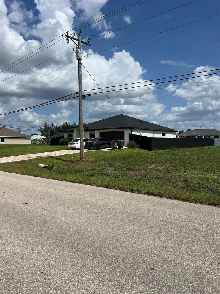 406 Jacaranda Pkwy E Cape Coral FL 33909