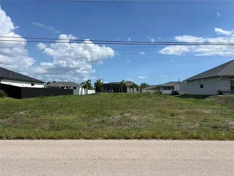 406 Jacaranda Pkwy E Cape Coral FL 33909