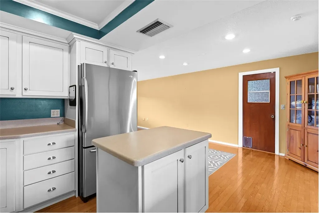 1006 De Leo Drive Sarasota FL 34243