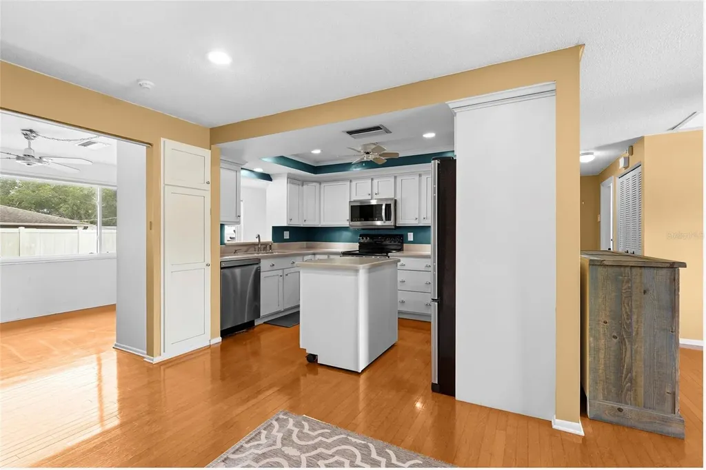 1006 De Leo Drive Sarasota FL 34243