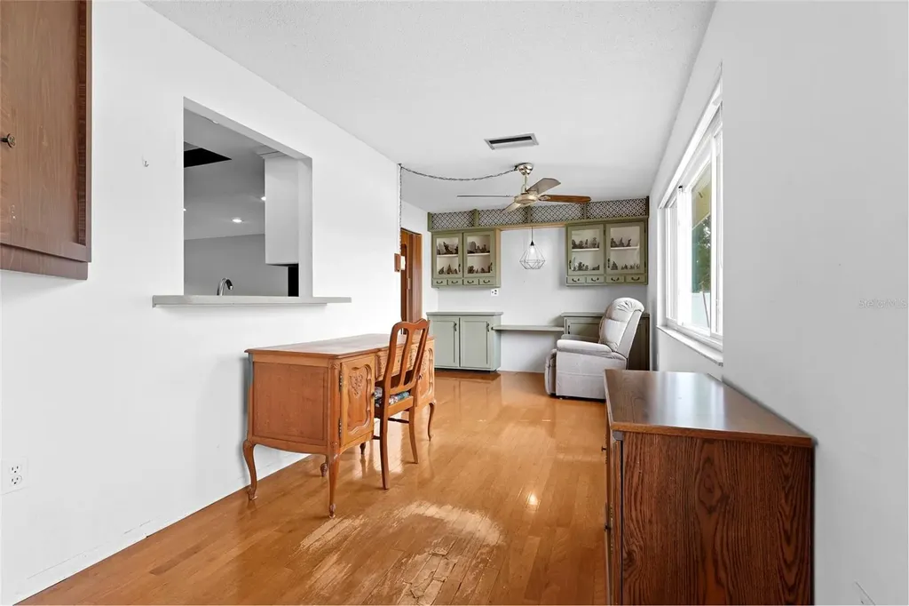 1006 De Leo Drive Sarasota FL 34243