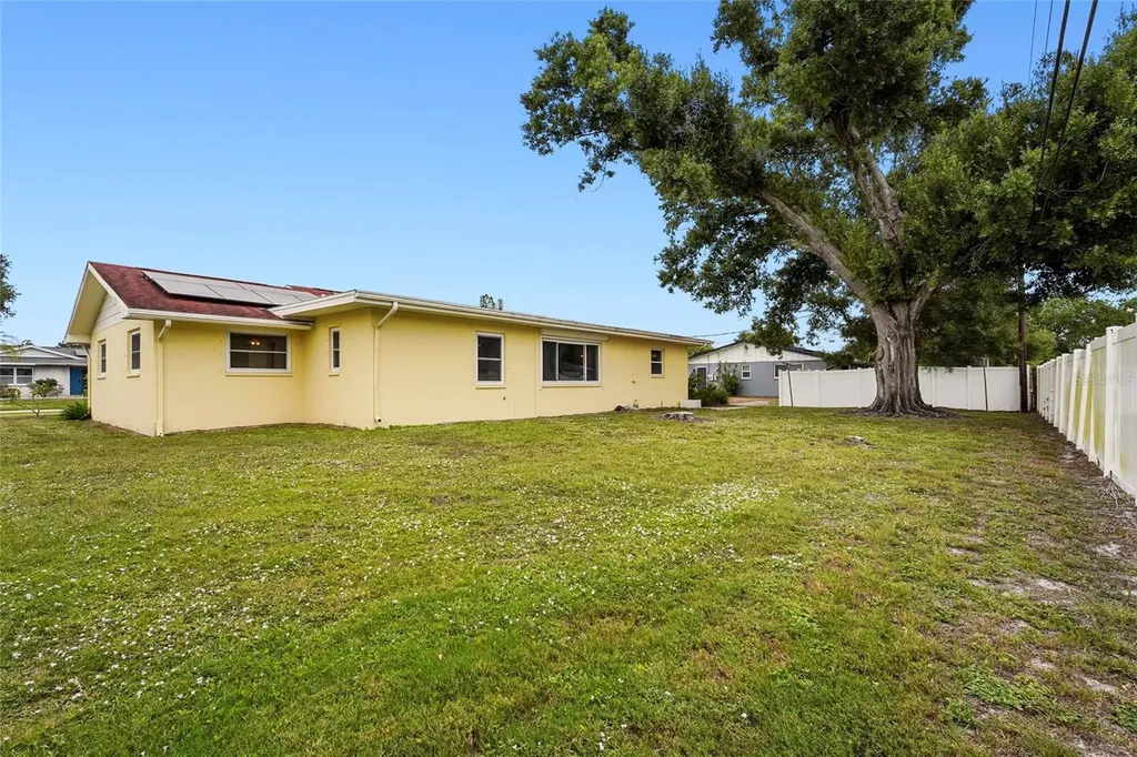 1006 De Leo Drive Sarasota FL 34243
