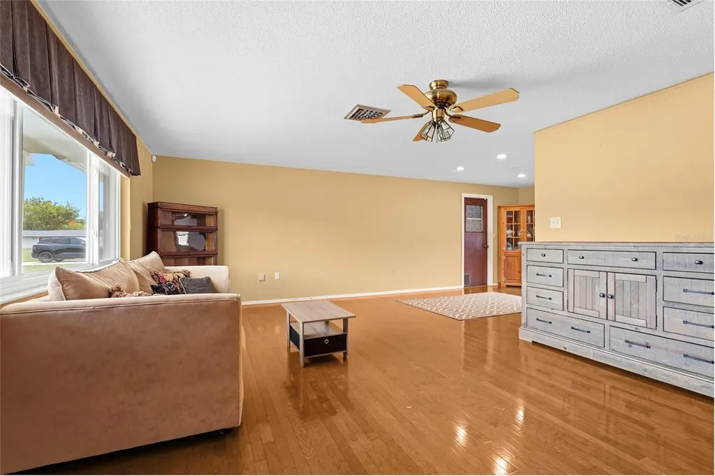 1006 De Leo Drive Sarasota FL 34243