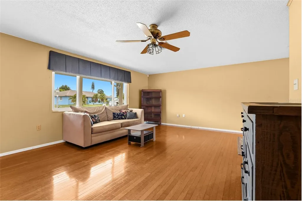 1006 De Leo Drive Sarasota FL 34243