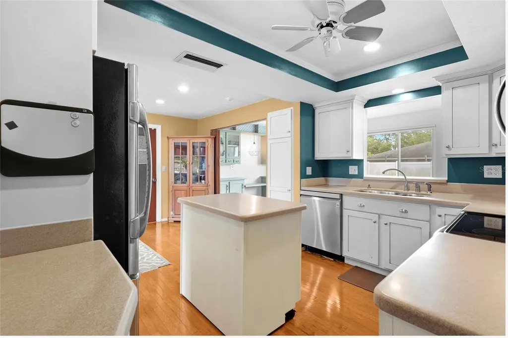 1006 De Leo Drive Sarasota FL 34243