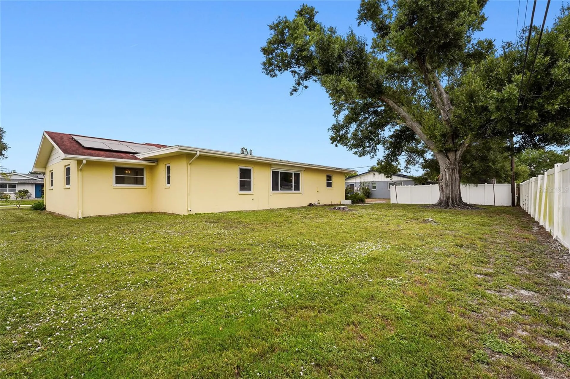1006 De Leo Drive Sarasota FL 34243