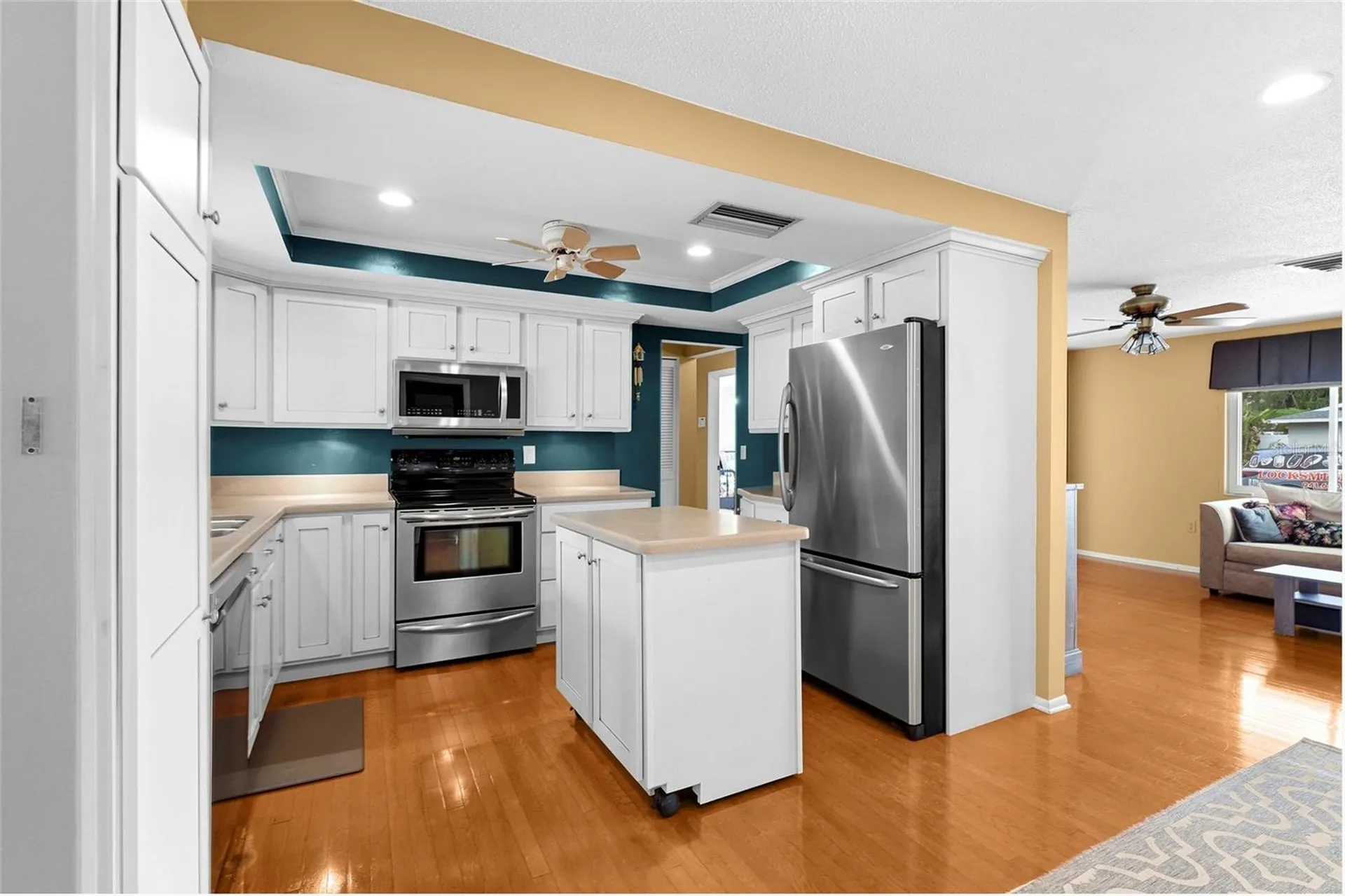 1006 De Leo Drive Sarasota FL 34243