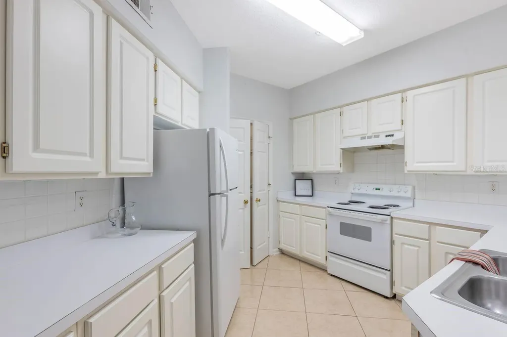 3205 Bay Club Circle Tampa FL 33607