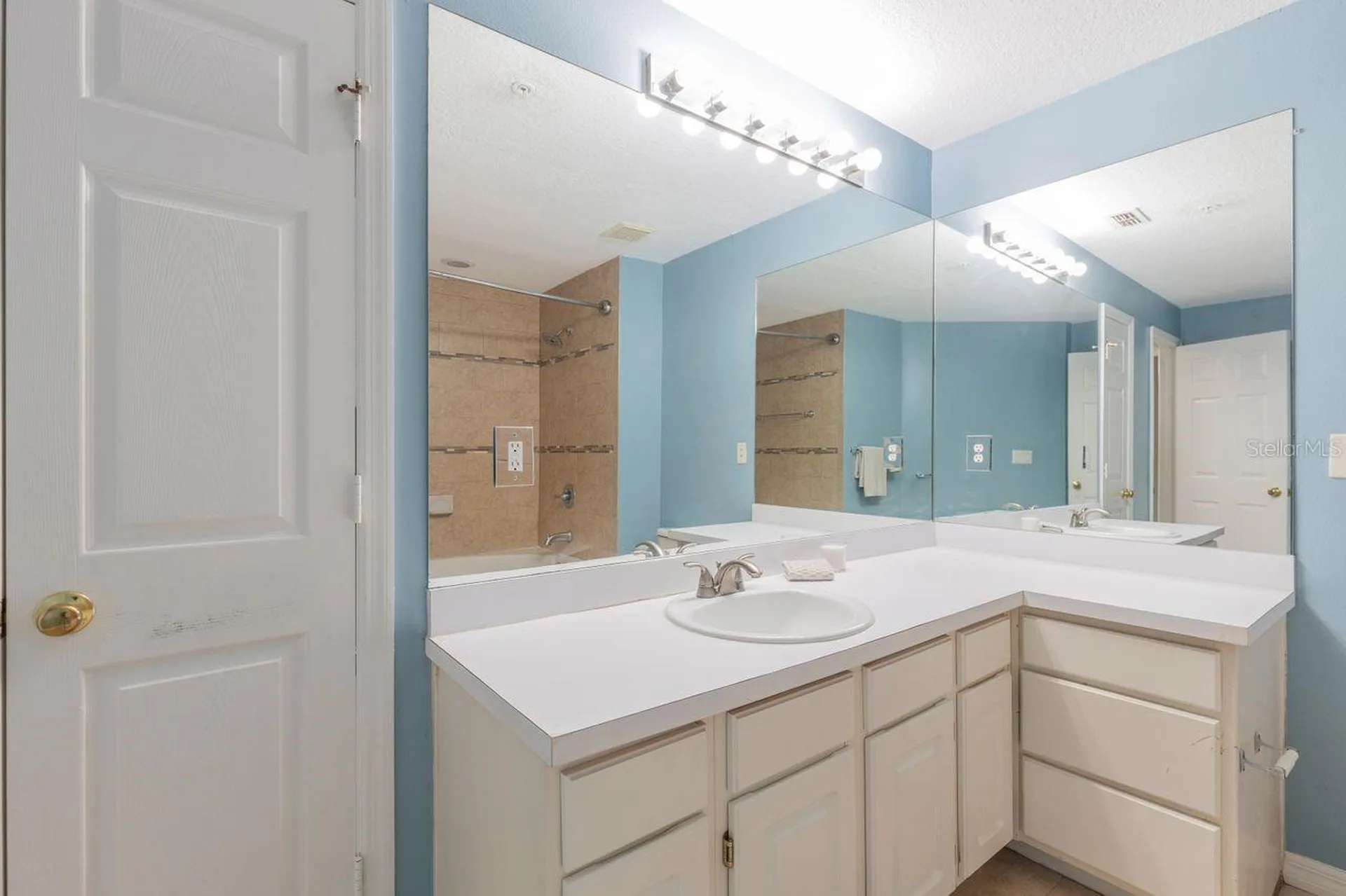 3205 Bay Club Circle Tampa FL 33607