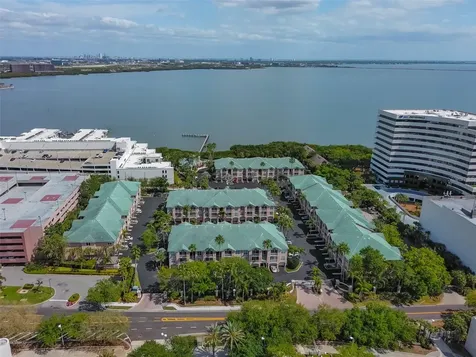 3205 Bay Club Circle Tampa FL 33607