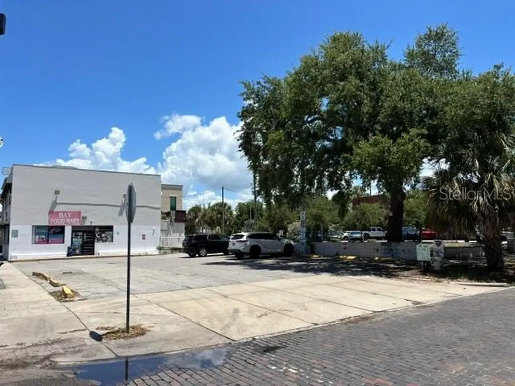 631 4th Street N St Petersburg FL 33701