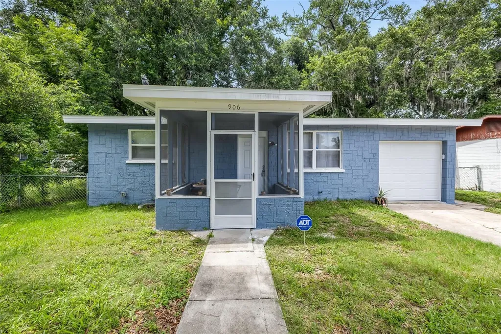 906 Magnolia Avenue Daytona Beach FL 32114