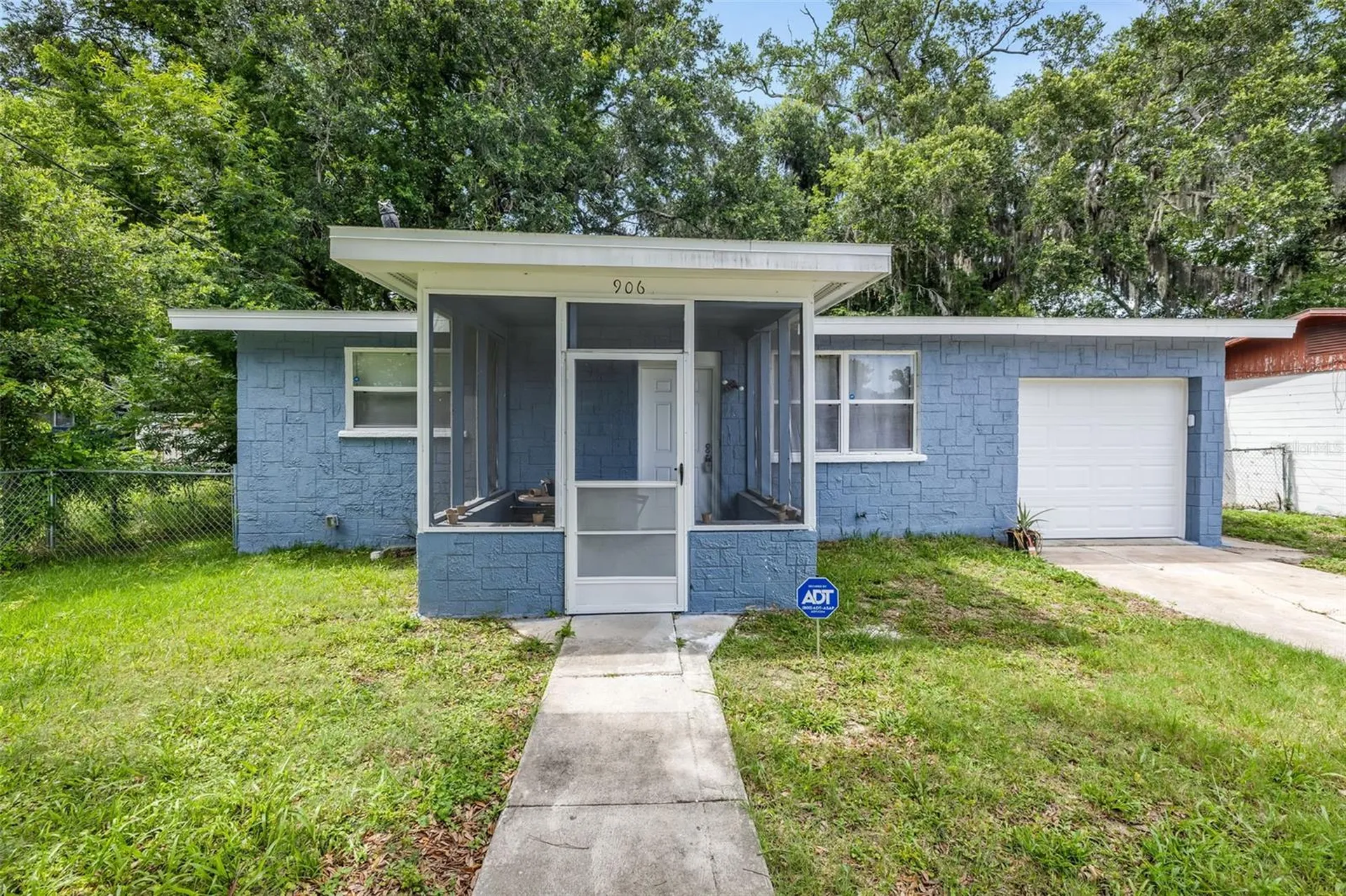 906 Magnolia Avenue Daytona Beach FL 32114